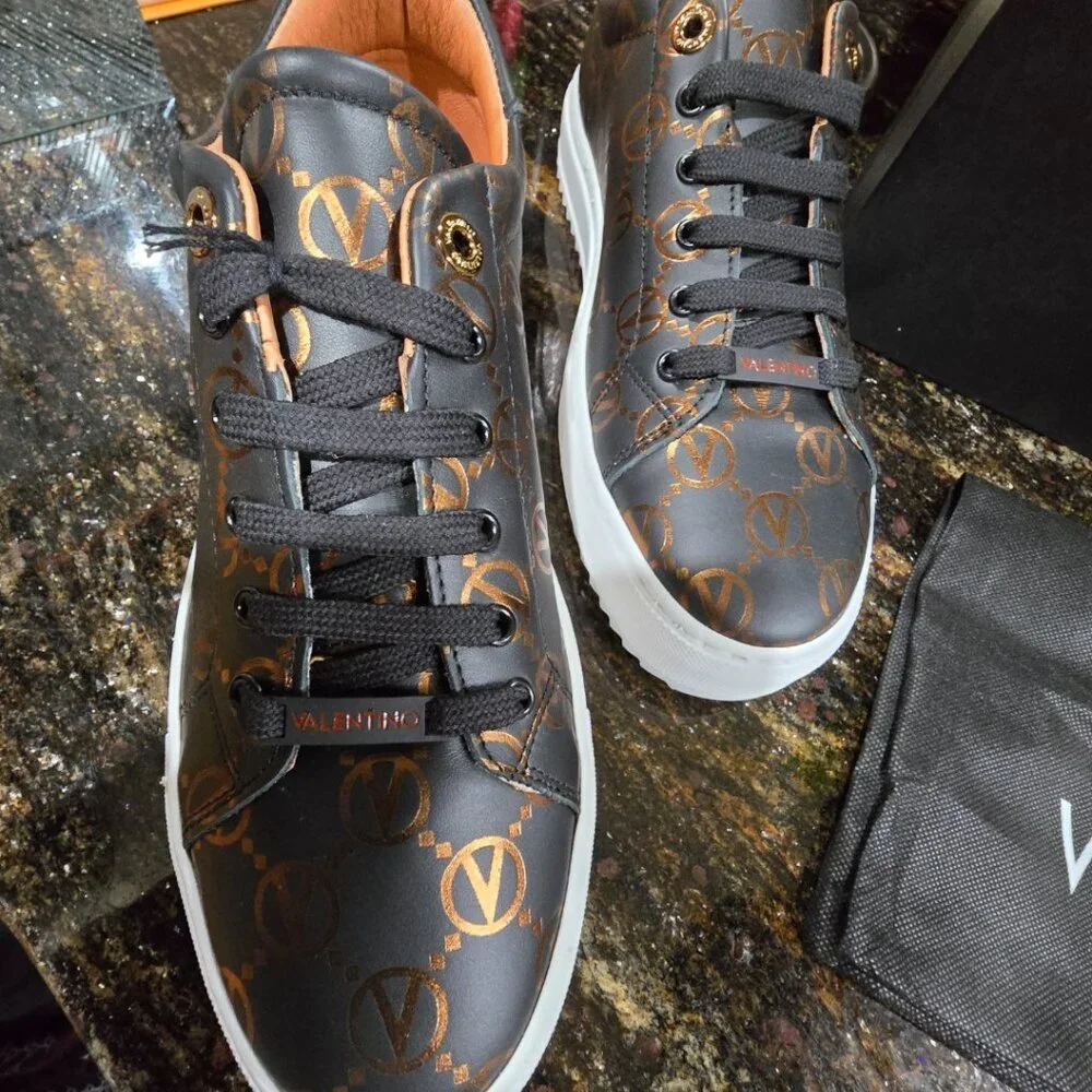 NWT/NIB Woman's Authentic Valentino Beatrice Black Leather Mono Embossed Shoes - Picture 9 of 14